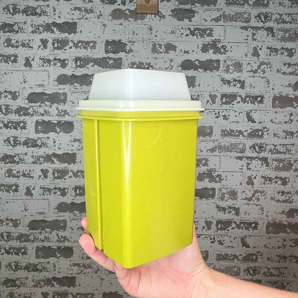 Tupperware | vintage pickle container